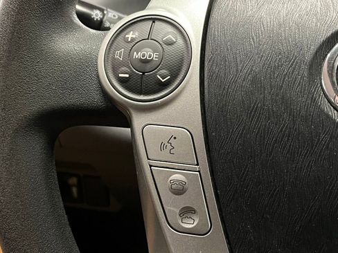 Used 2014 Toyota Prius V Five image 22