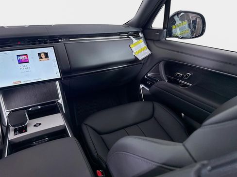 New 2026 Land Rover Range Rover Long Wheelbase SE AWD/4WD image 26