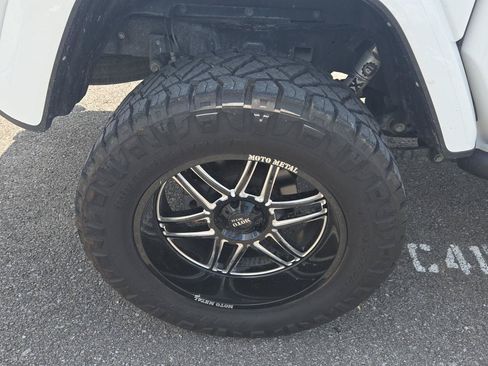 Used 2022 Jeep Gladiator Overland AWD/4WD image 10