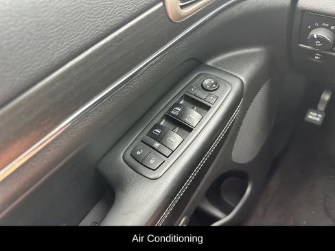Used 2017 Jeep Grand Cherokee Limited AWD/4WD image 19