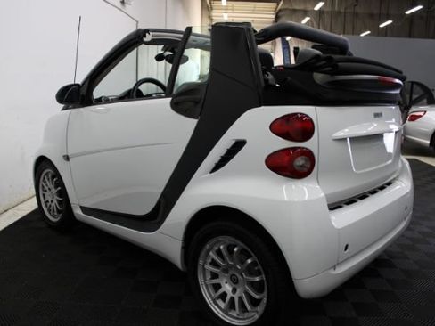 Used 2012 smart fortwo passion RWD image 8