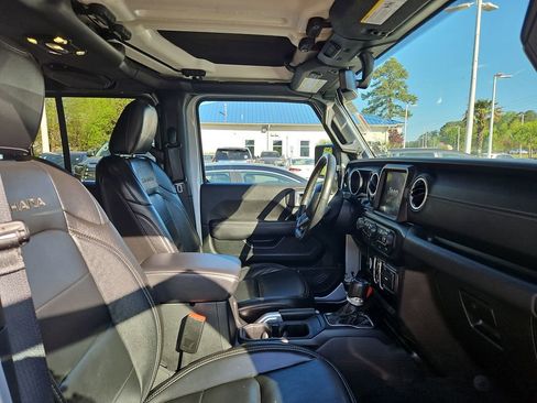 Used 2022 Jeep Wrangler Unlimited Sahara w/ Cold Weather Group image 8