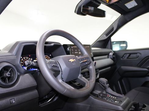 Used 2024 Chevrolet Colorado W/T image 16