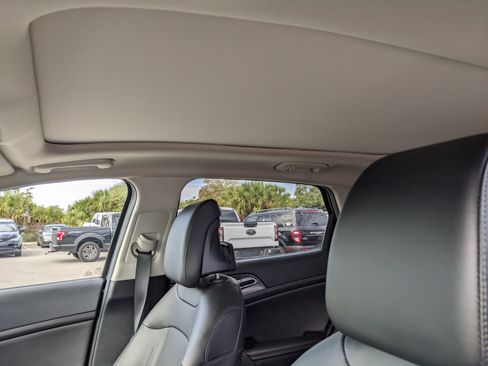 Used 2023 Kia Sportage SX image 22