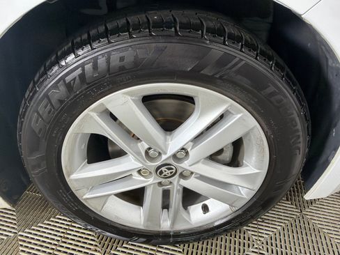 Used 2021 Toyota Corolla SE w/ SE Preferred Package image 12