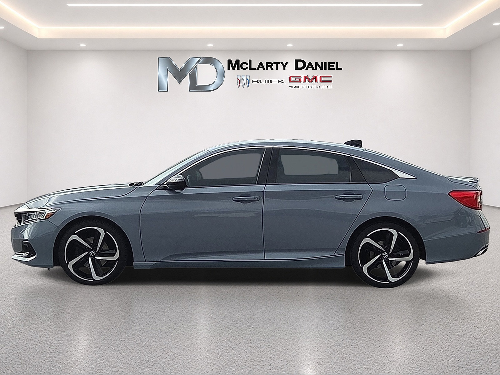 Used 2021 Honda Accord Sport image 2