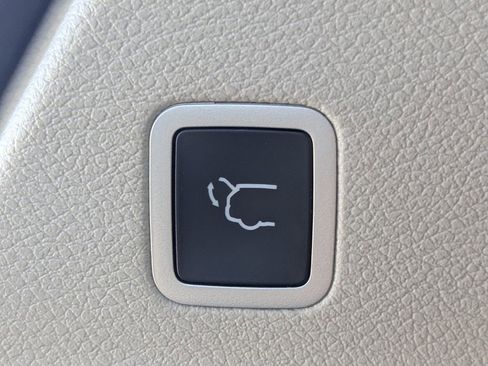 Used 2023 Chrysler Pacifica Limited image 14