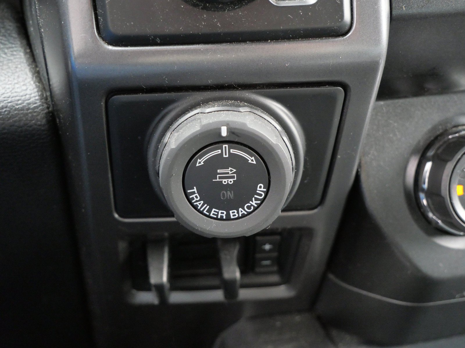 Used 2019 Ford F150 XLT w/ Equipment Group 302A Luxury AWD/4WD image 19