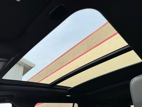 Certified 2024 Chevrolet Suburban Z71 w/ Z71 Off-Road Package image 6