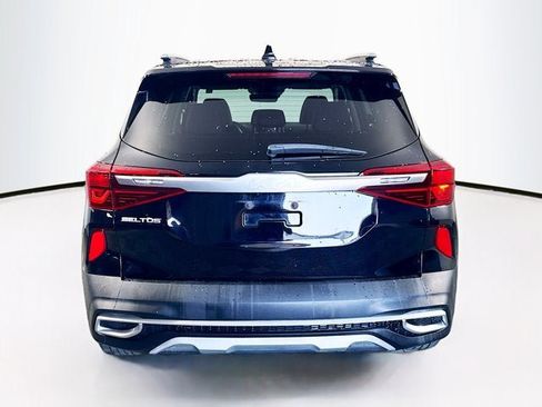 Certified 2023 Kia Seltos SX w/ SX Sunroof Package AWD/4WD image 6