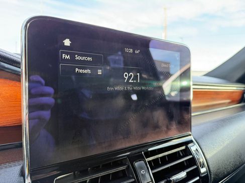 Used 2018 Lincoln Navigator L Reserve w/ Technology Package image 38