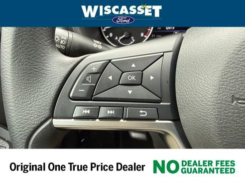 Used 2025 Nissan Sentra SV w/ Lighting Package image 11