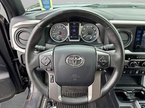 Used 2017 Toyota Tacoma Limited image 26