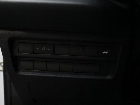 Used 2023 Mitsubishi Outlander SE image 9