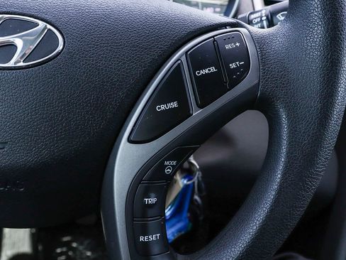 Used 2014 Hyundai Elantra SE image 26