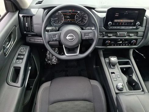Used 2024 Nissan Pathfinder S AWD/4WD image 7