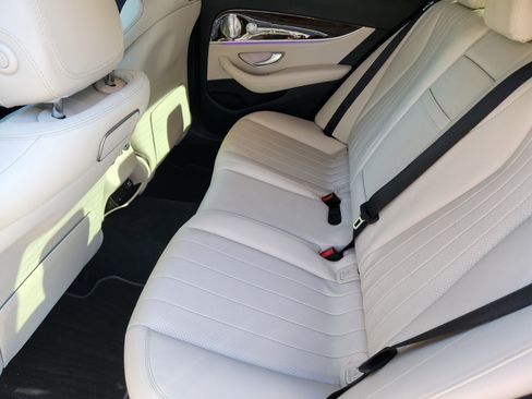 Used 2019 Mercedes-Benz E 300 4MATIC image 32