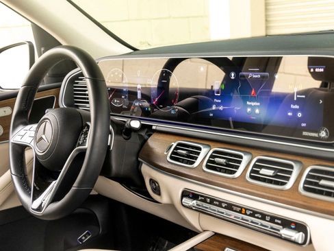 Used 2025 Mercedes-Benz GLE 350 4MATIC image 29