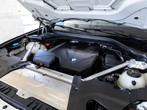 Certified 2025 BMW X4 xDrive30i image 32