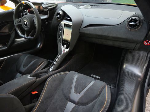 Used 2024 McLaren 750S RWD image 10