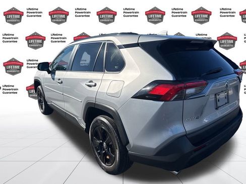 Used 2022 Toyota RAV4 LE image 7