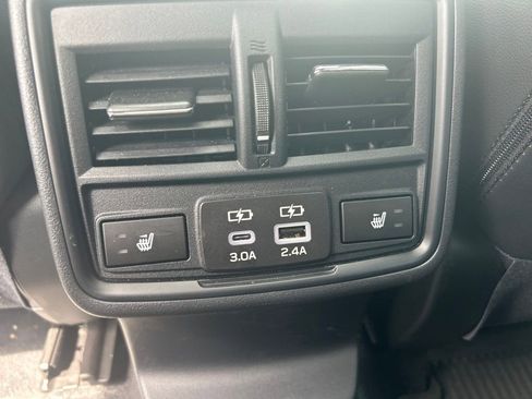 Used 2026 Subaru Outback Limited AWD/4WD image 16