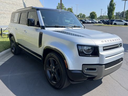 Certified 2023 Land Rover Defender 130 X-Dynamic SE AWD/4WD image 9