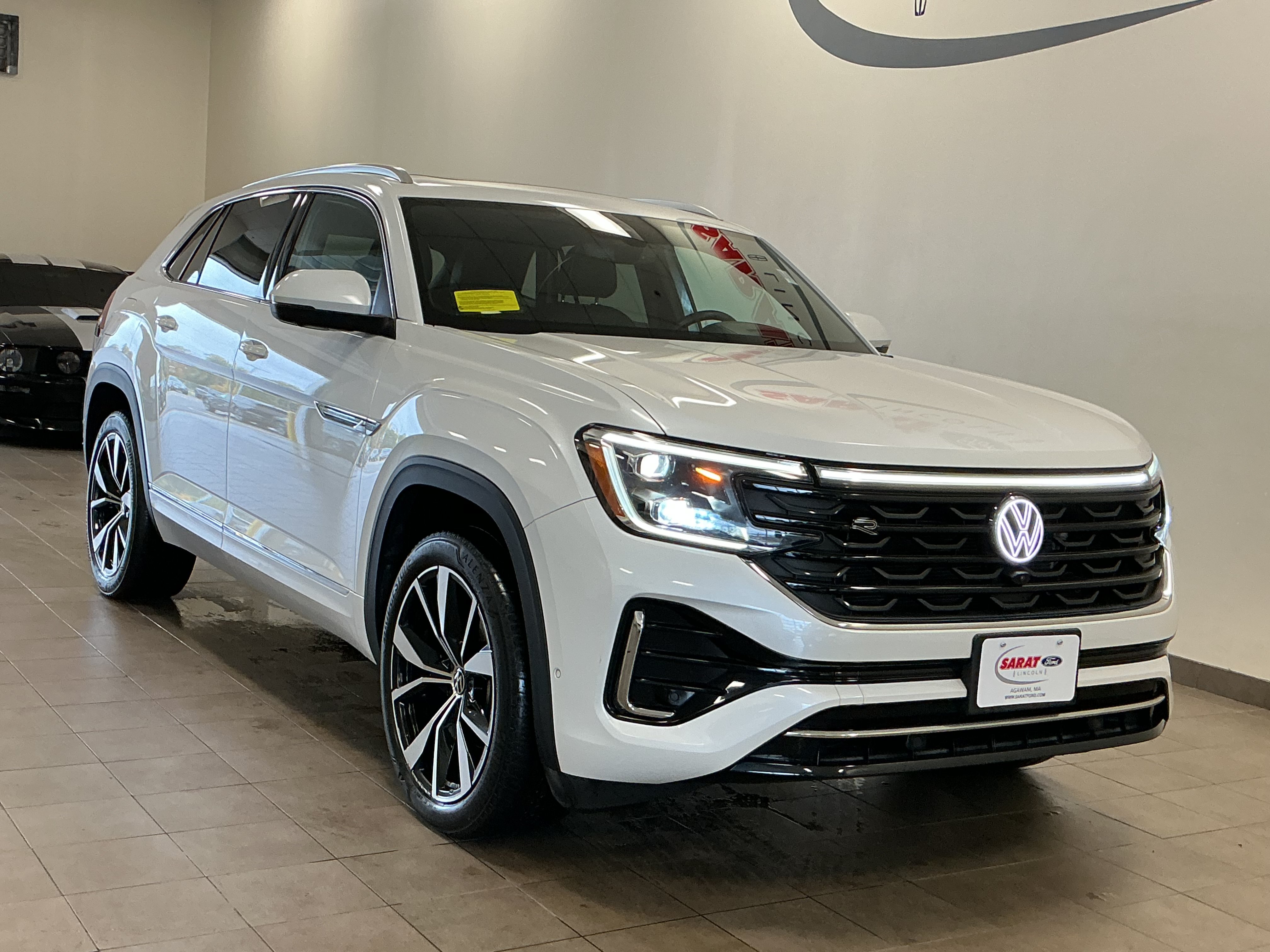 Used 2024 Volkswagen Atlas Cross Sport SEL Premium R-Line AWD/4WD image 2
