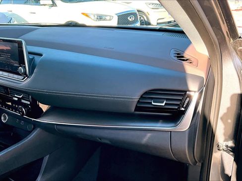 Certified 2022 Nissan Rogue SV image 17