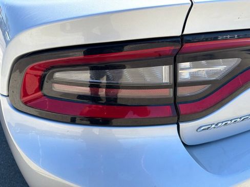 Used 2022 Dodge Charger SXT RWD image 8