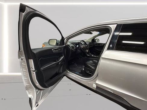 Used 2019 Ford Edge Titanium w/ Cold Weather Package AWD/4WD image 27
