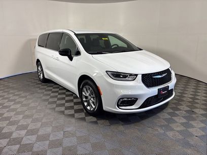 New 2026 Chrysler Pacifica Select