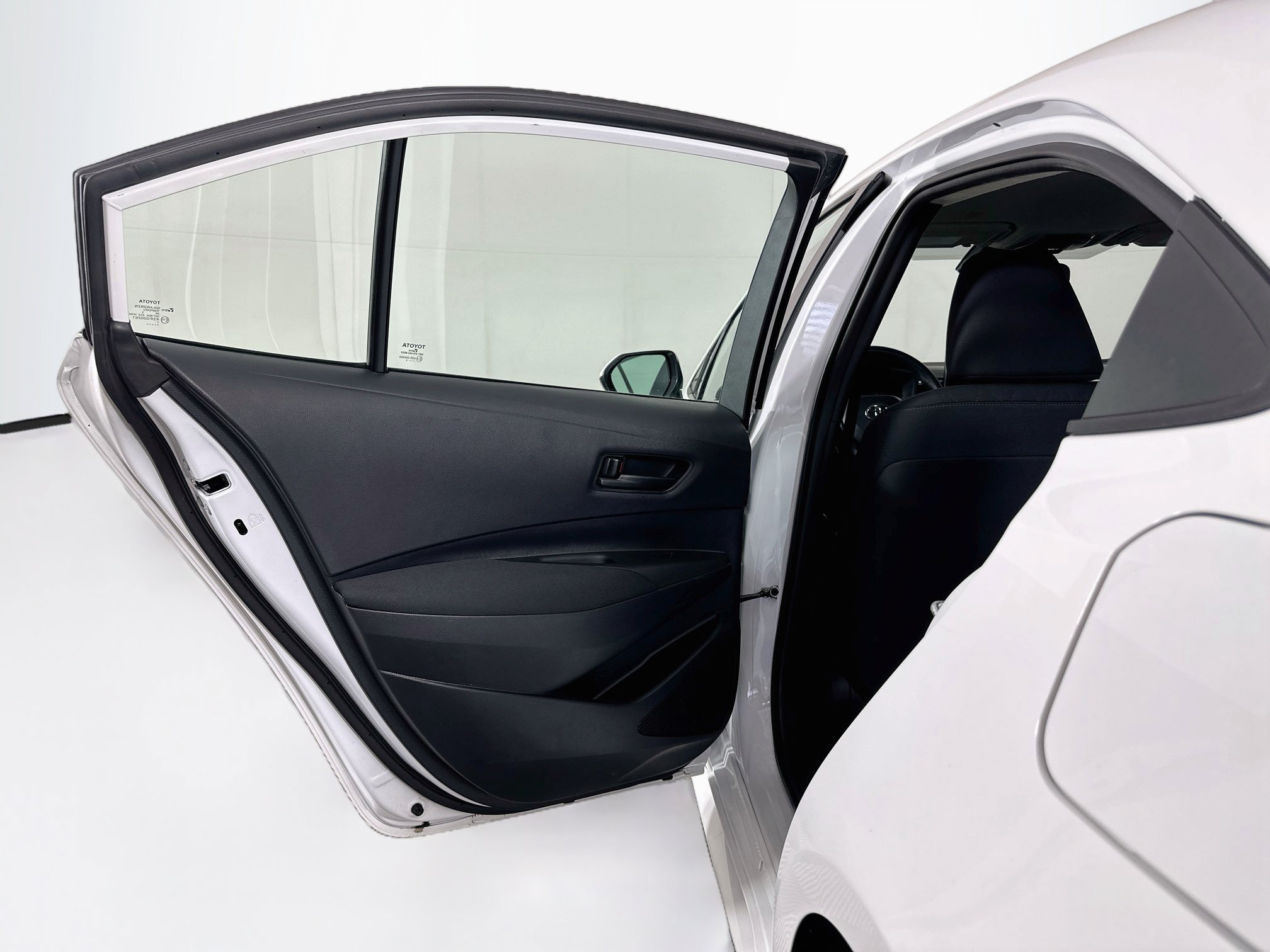 Used 2025 Toyota Corolla LE FWD image 24