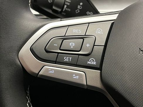 New 2025 Volkswagen Tiguan SE image 25