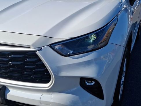 Used 2023 Toyota Highlander LE image 12