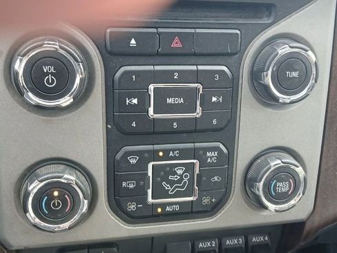 Used 2014 Ford F250 Lariat w/ Lariat Ultimate Package AWD/4WD image 22
