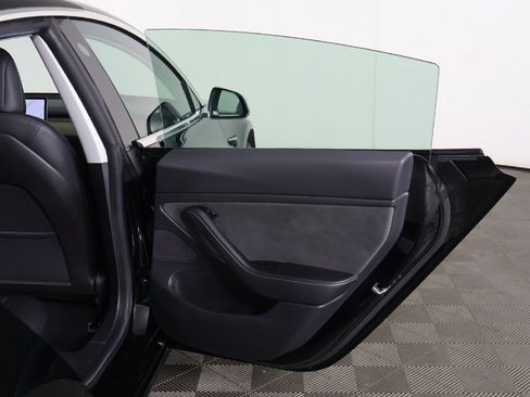 Used 2019 Tesla Model 3 Standard Range Plus image 24