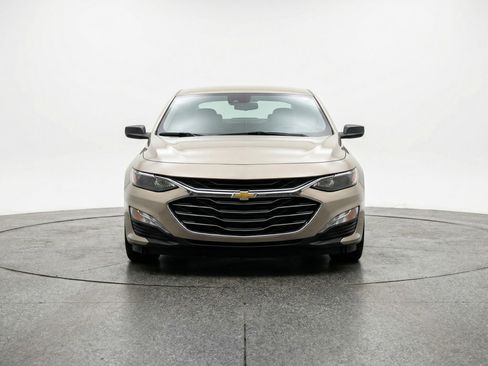 Used 2024 Chevrolet Malibu LT image 2