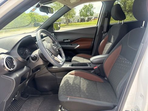Used 2023 Nissan Kicks SR w/ Exterior Package image 9