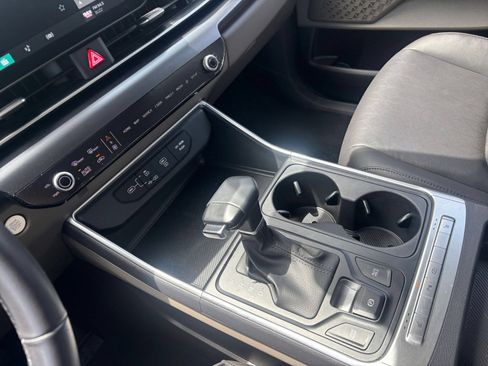 Used 2026 Kia Carnival FWD image 44