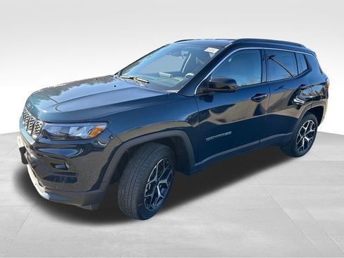 New 2026 Jeep Compass Limited AWD/4WD image 3