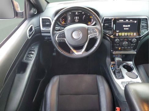 Certified 2022 Jeep Grand Cherokee Laredo X image 12