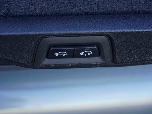 Certified 2025 BMW X7 M60i image 42