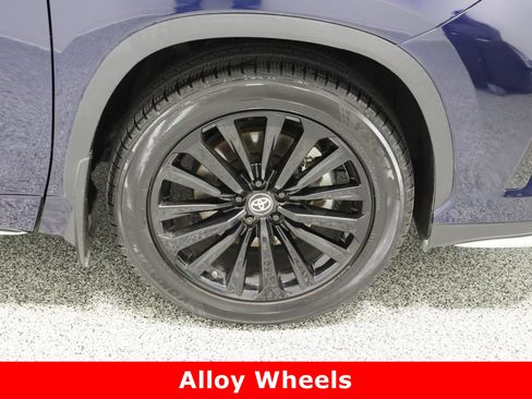 Certified 2023 Toyota Highlander XSE image 5