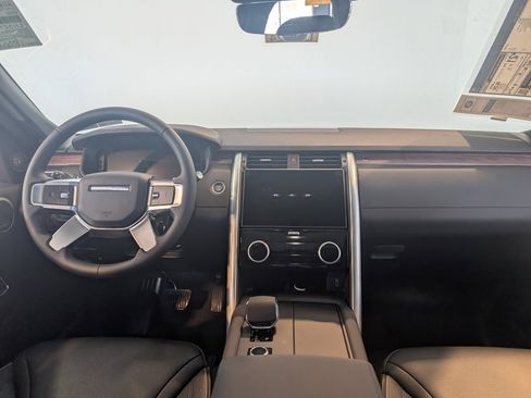 New 2026 Land Rover Discovery S image 12