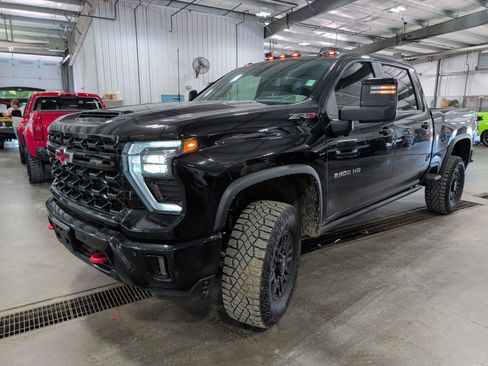Used 2025 Chevrolet Silverado 2500 ZR2 w/ Technology Package AWD/4WD image 7