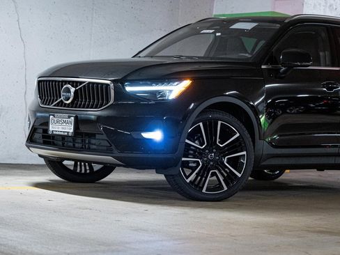 New 2025 Volvo XC40 B5 Ultra w/ Protection Package Premier image 2