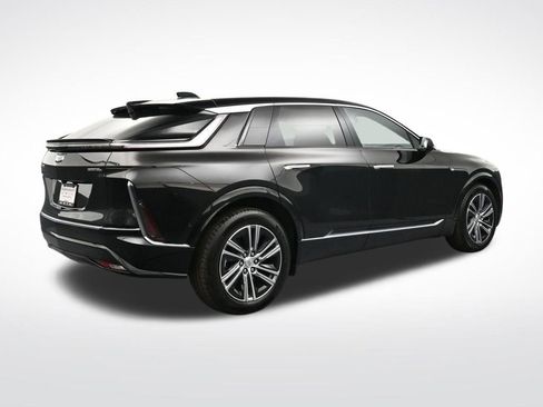 Used 2025 Cadillac Lyriq Luxury AWD/4WD image 5