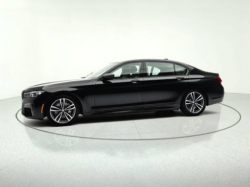 Used 2022 BMW 740i xDrive w/ M Sport Package AWD/4WD image 4