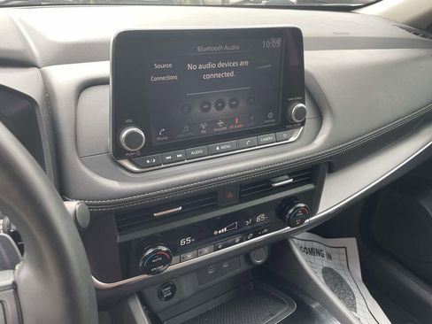 Used 2025 Nissan Rogue SV FWD image 23